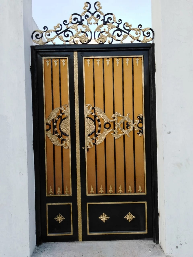 Iron doors and balusters - 1