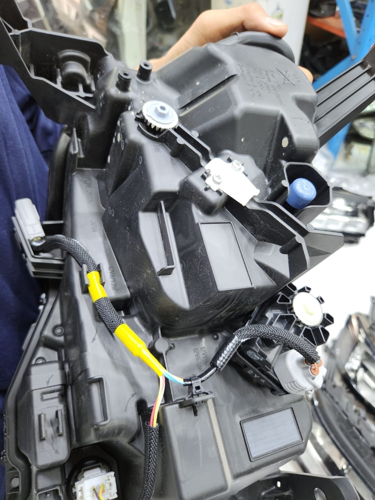Land Cruiser Original Headlamps - 3