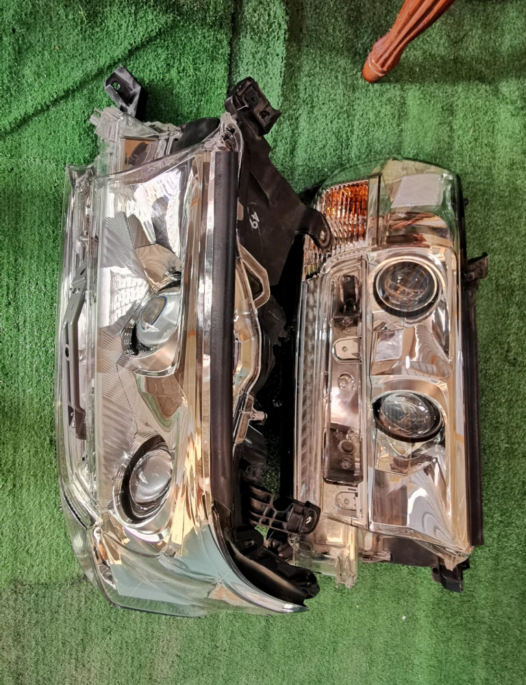 Original Headlamps LandCruiser 16 - 3