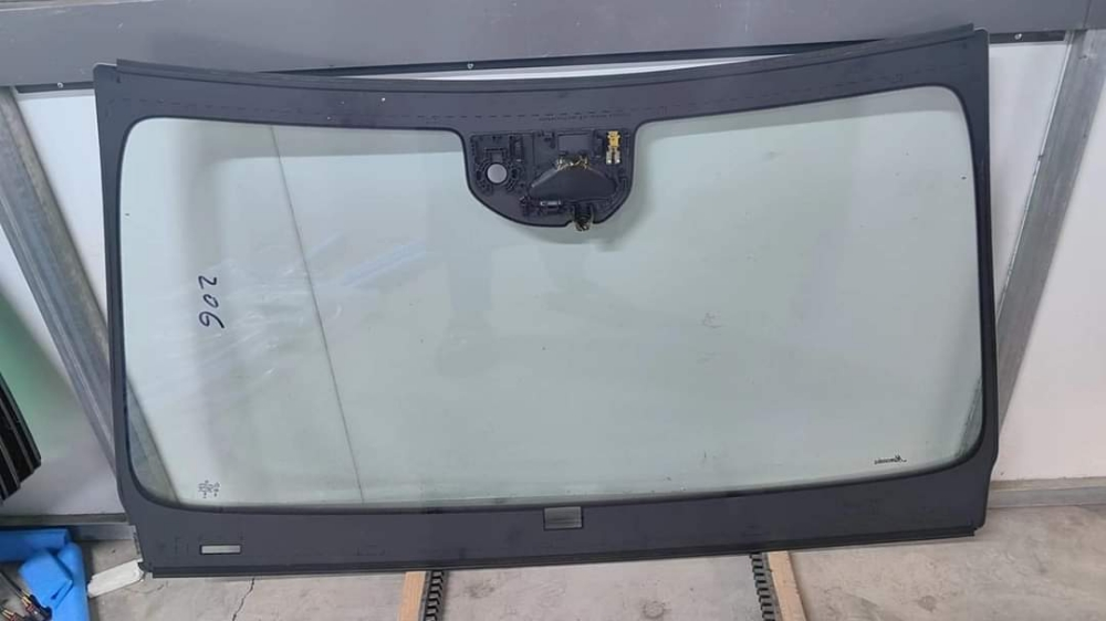 CAR GLASS SALES AND FIXING SHOP . - 2