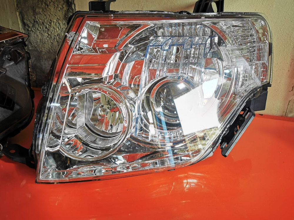 Mitsubi Pajero Headlamp Japan - 1