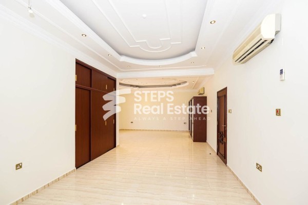 Semi-Commercial Villa for Sale - 10
