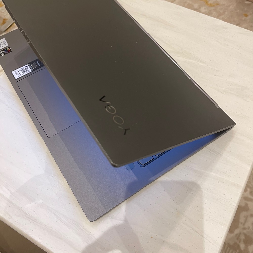 Lenovo Yoga - convertible laptop  - 2