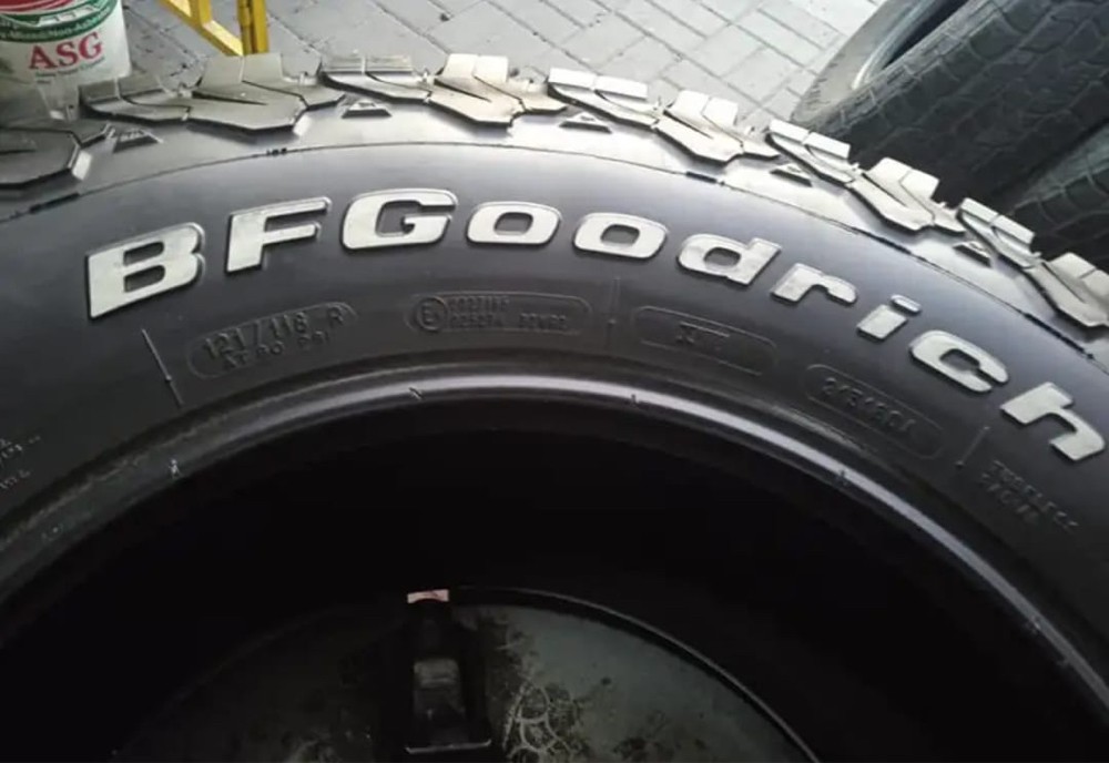 285/60/18"Bfgoodrich tyre - 3