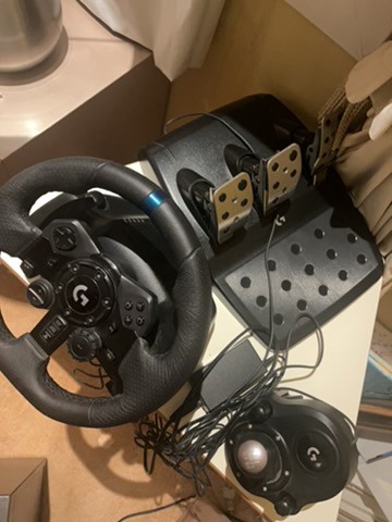 Logitech G29 steering wheel  - 1