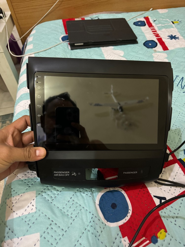 9 inch lcd with reverse camera an - 1