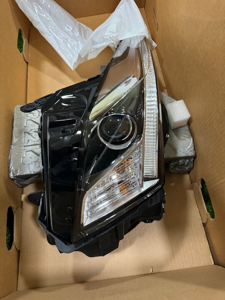 Cadillac ATS left head light - 1