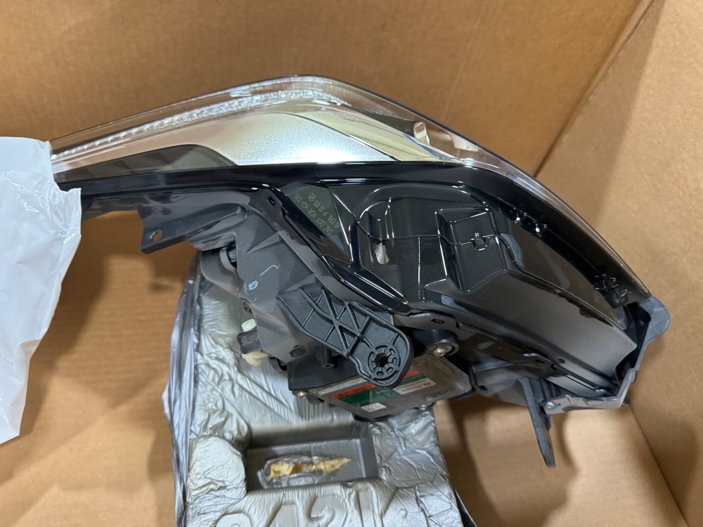 Cadillac ATS left head light - 3