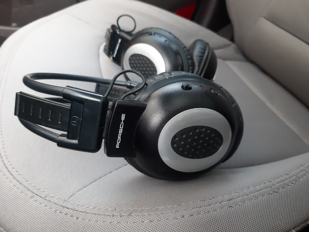pourcha head phones - 1
