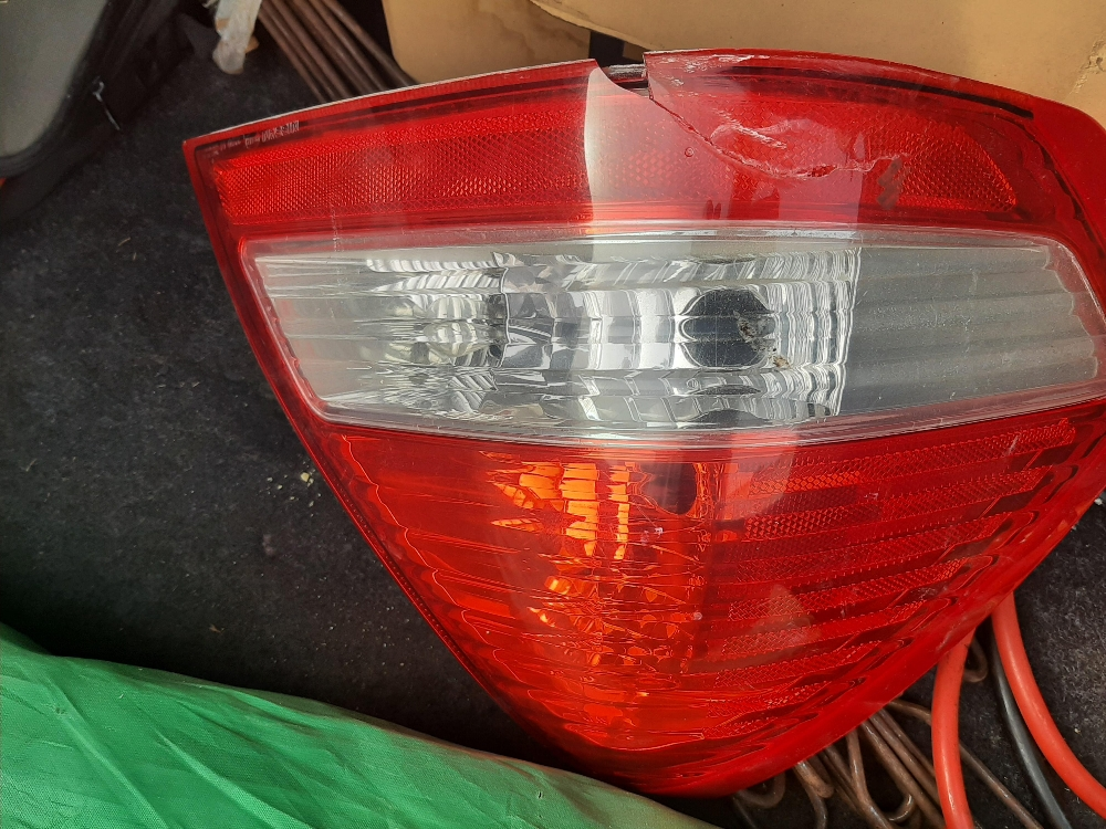 nissan tida brack light 2012 - 1