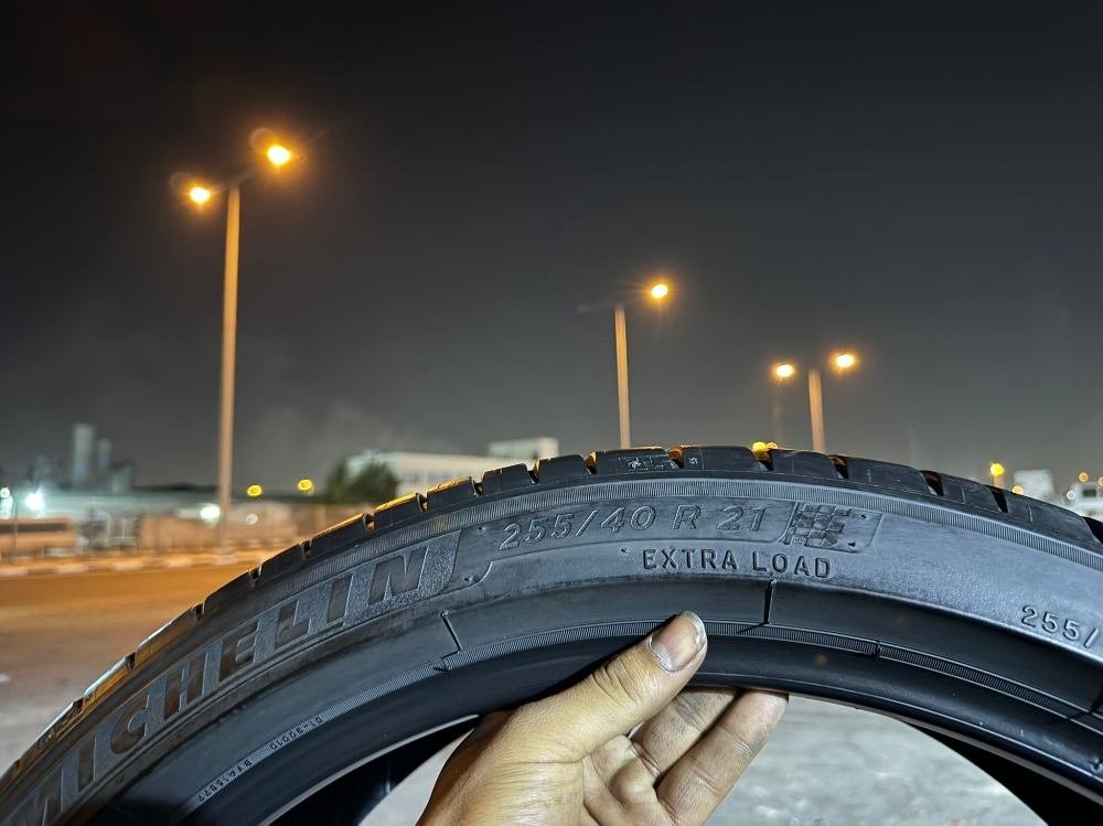 255/40R21  Michelin tires - 9