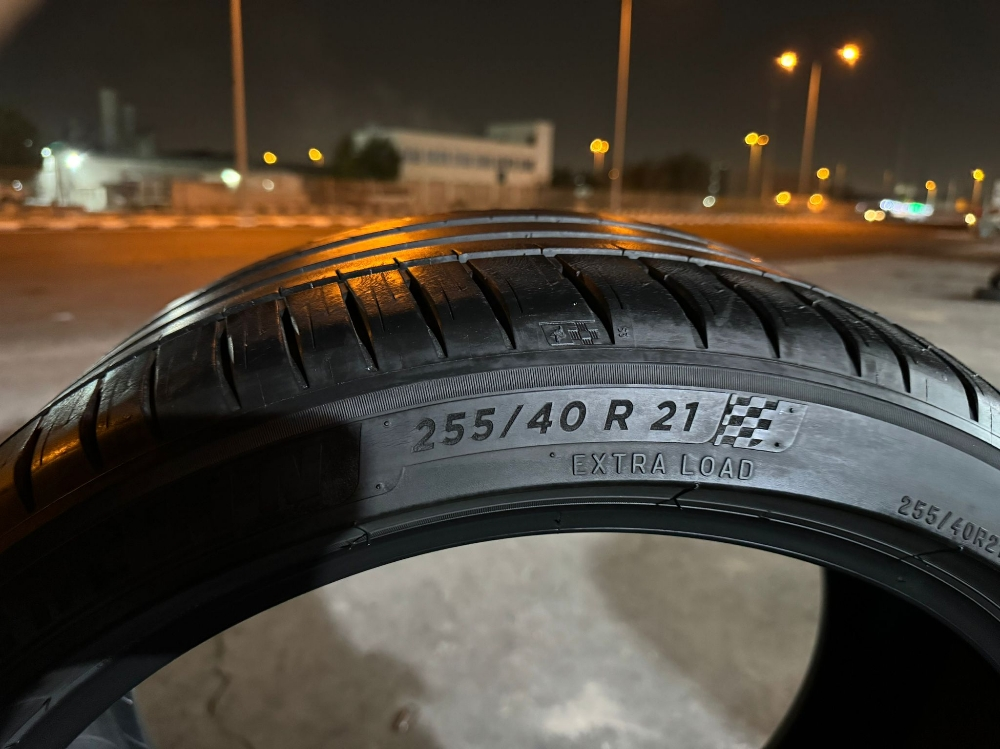 255/40R21  Michelin tires - 7