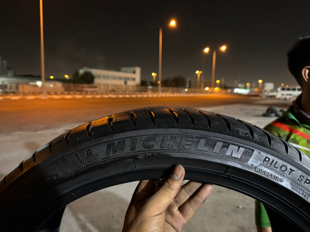 255/40R21  Michelin tires - 8