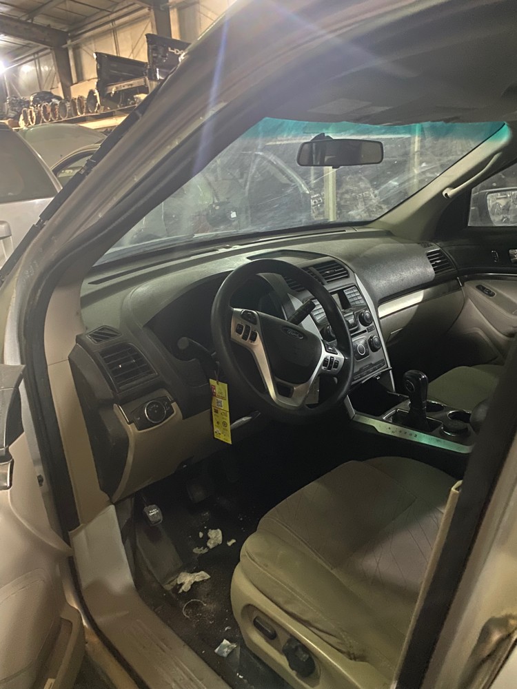 FORD edge and explorer available  - 8