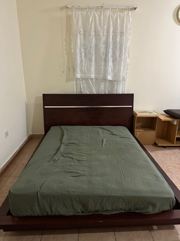 Bedframe Queen size - 1