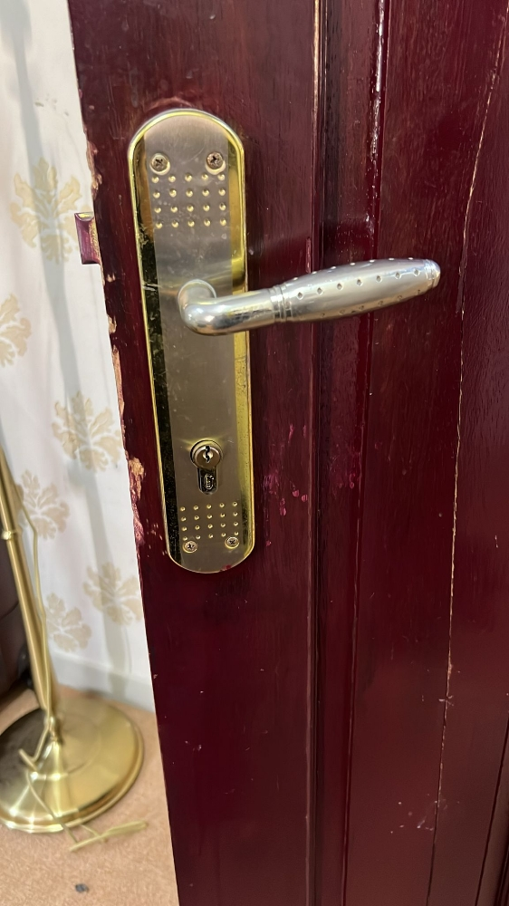 نجار أبواب واقفال - 1