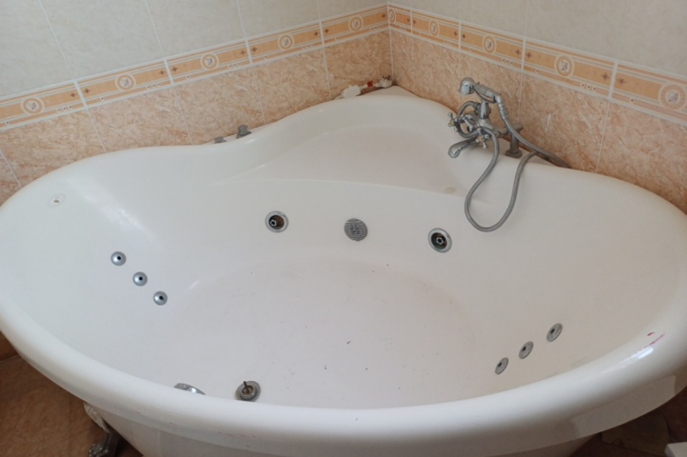 Jacuzzi for sale - 1