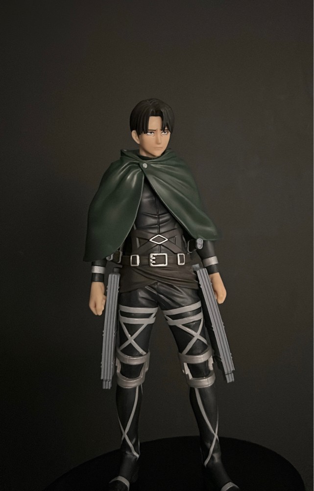 Attack on titan levi figure - 2