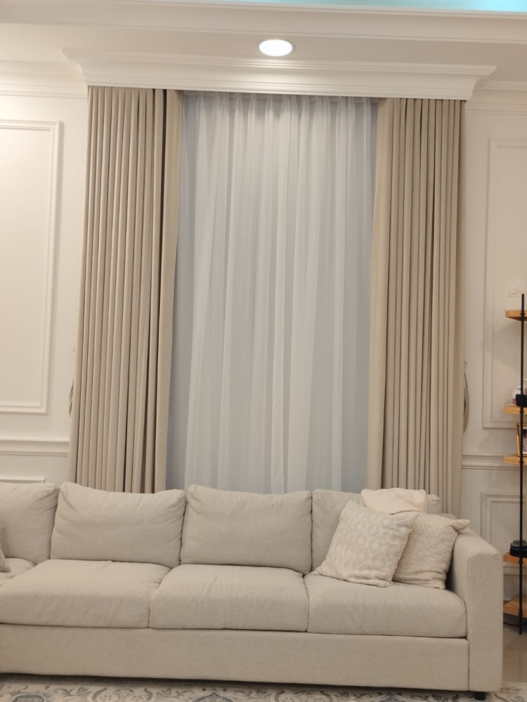 Curtains, Sofa, Wallpaper, Carpet - 14