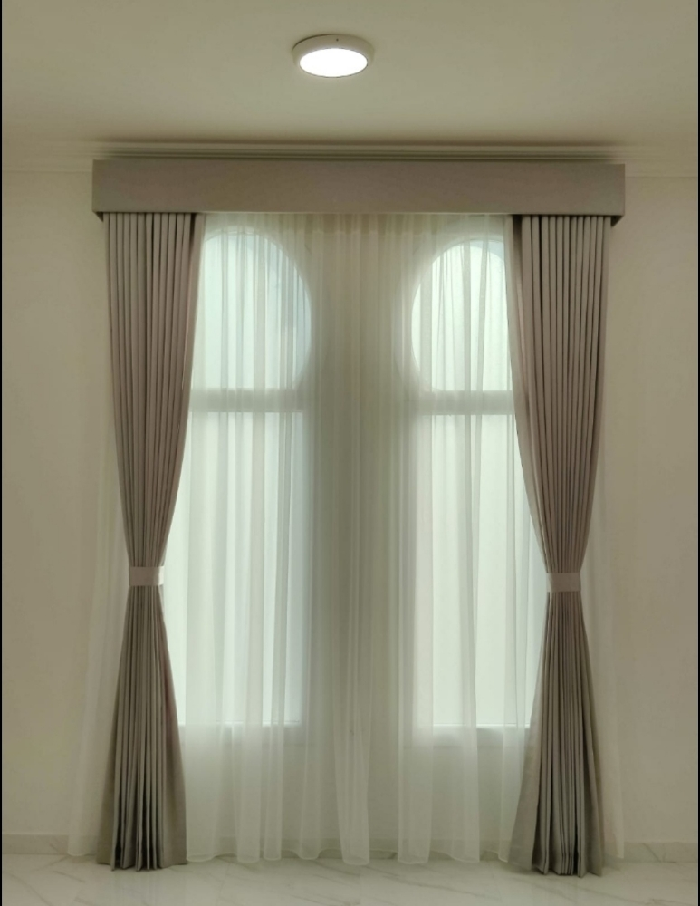 Curtains, Sofa, Wallpaper, Carpet - 1
