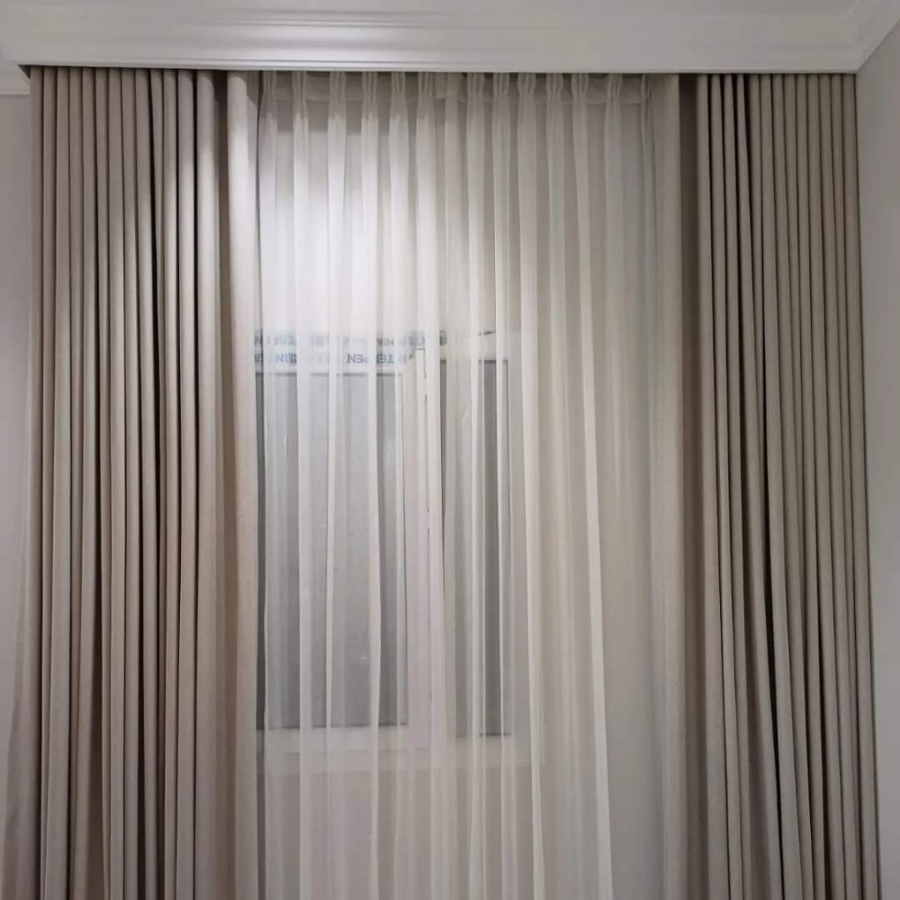 Curtains, Sofa, Wallpaper, Carpet - 8