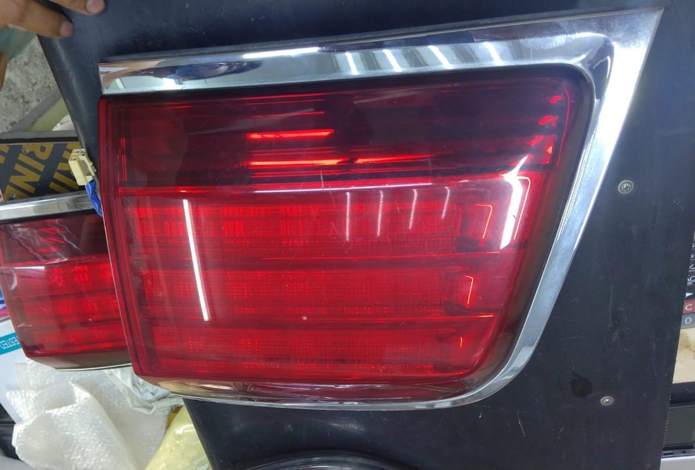 Lexus LX570 Original TailLamp - 4