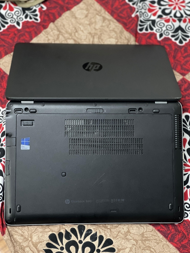 HP ELITEBOOK - 3