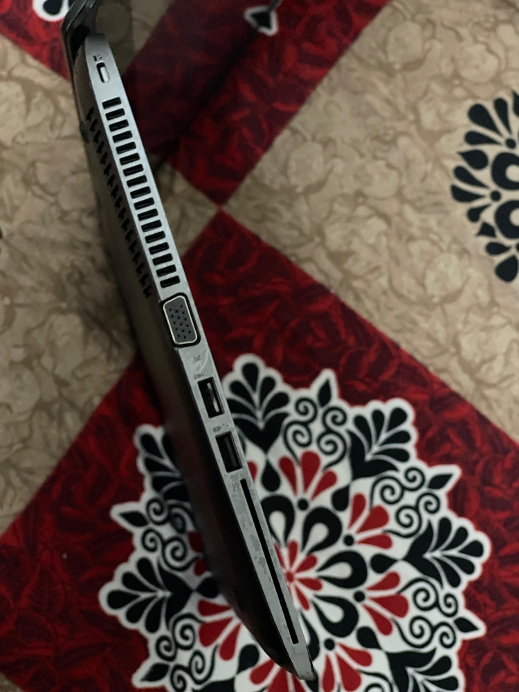 HP ELITEBOOK - 5