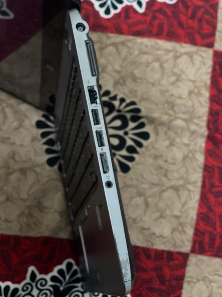 HP ELITEBOOK - 4