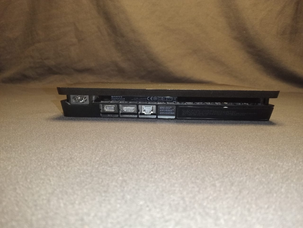 playstaiton4 slim - 6