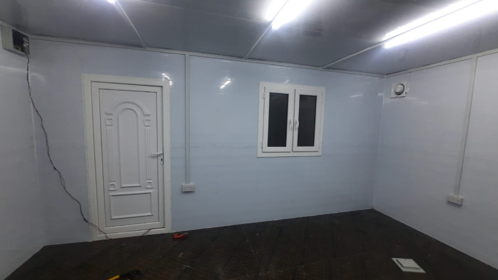 31212303cabin  with wheels, - 7