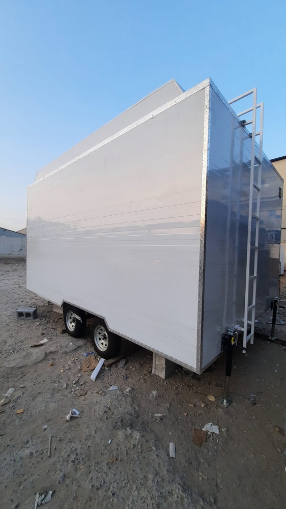 31212303cabin  with wheels, - 4