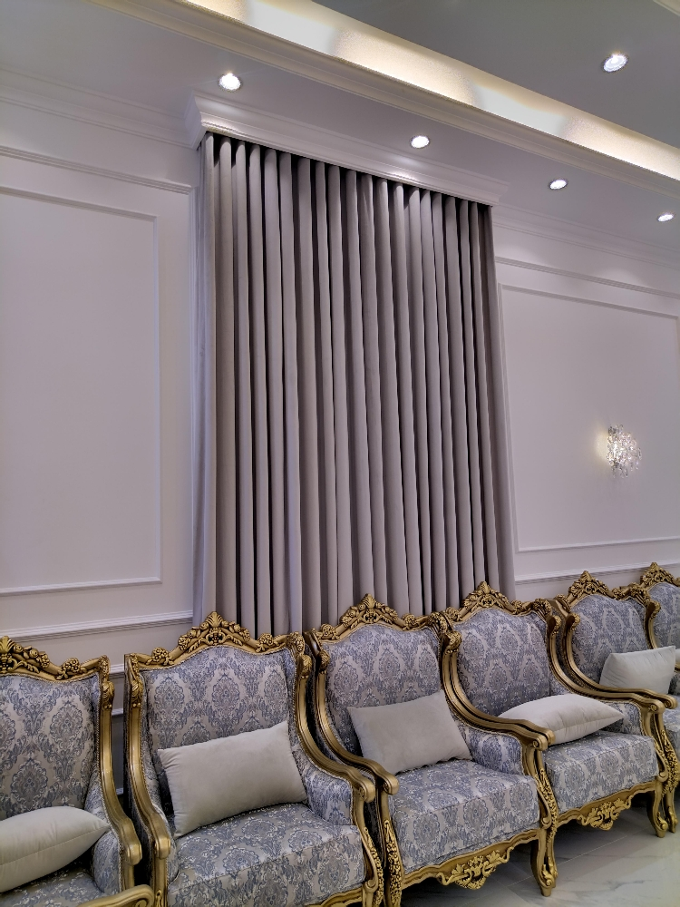 Curtains, sofa, carpet, parquet - 7