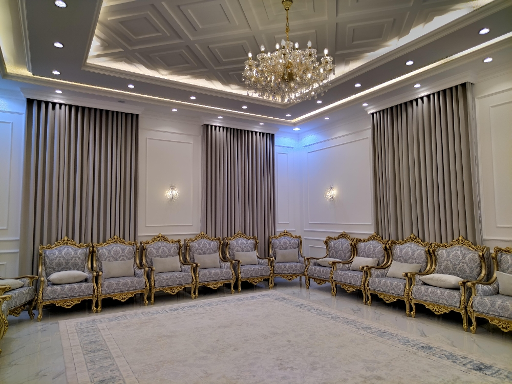Curtains, sofa, carpet, parquet - 8