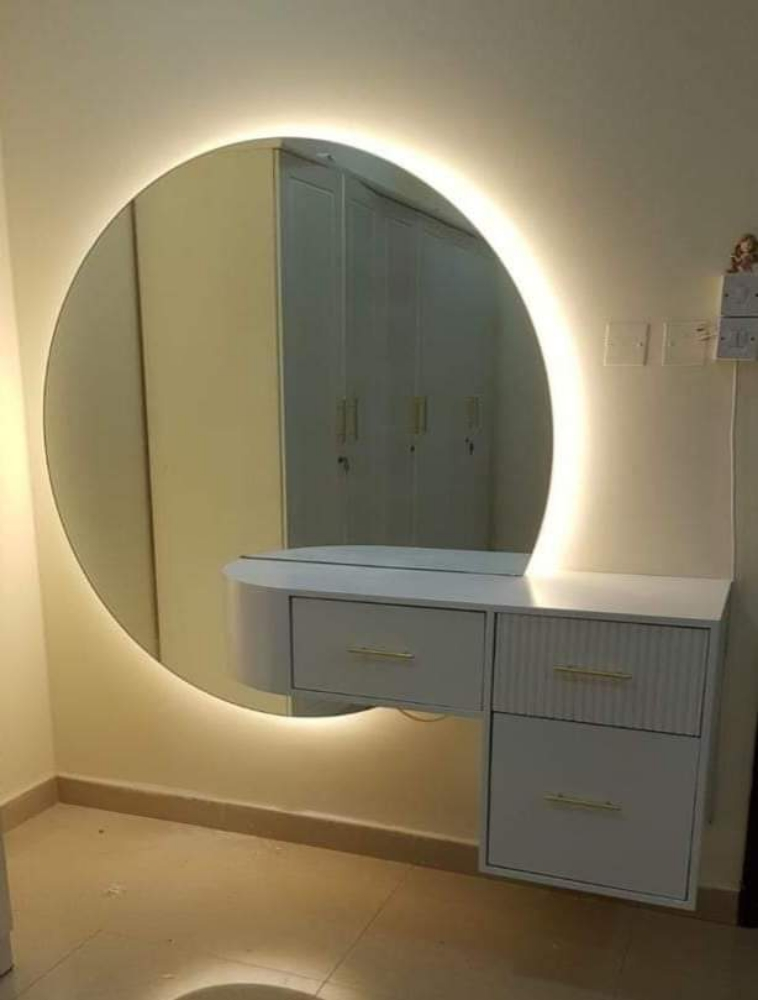 Tv & miror decor making here - 8
