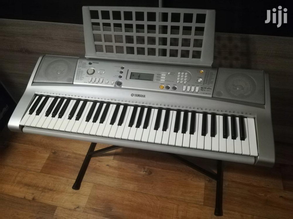 YAMAHA KEYBOARD PSR-E303 - 1