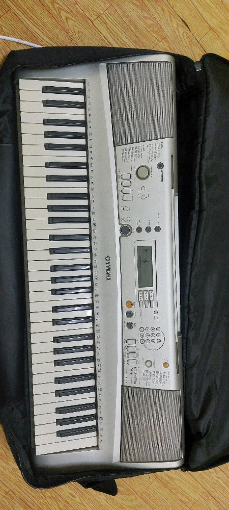 YAMAHA KEYBOARD PSR-E303 - 3