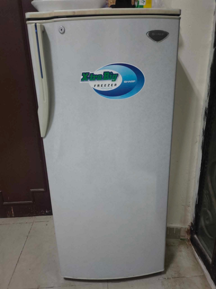 Sharp x-tra big Freezer - 1
