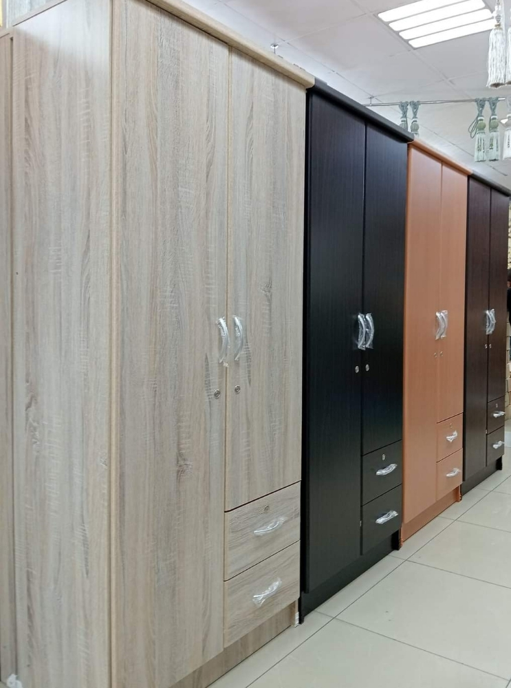 يتوفر سرير مفرد ومزدوج ومراتب. 3 - 10
