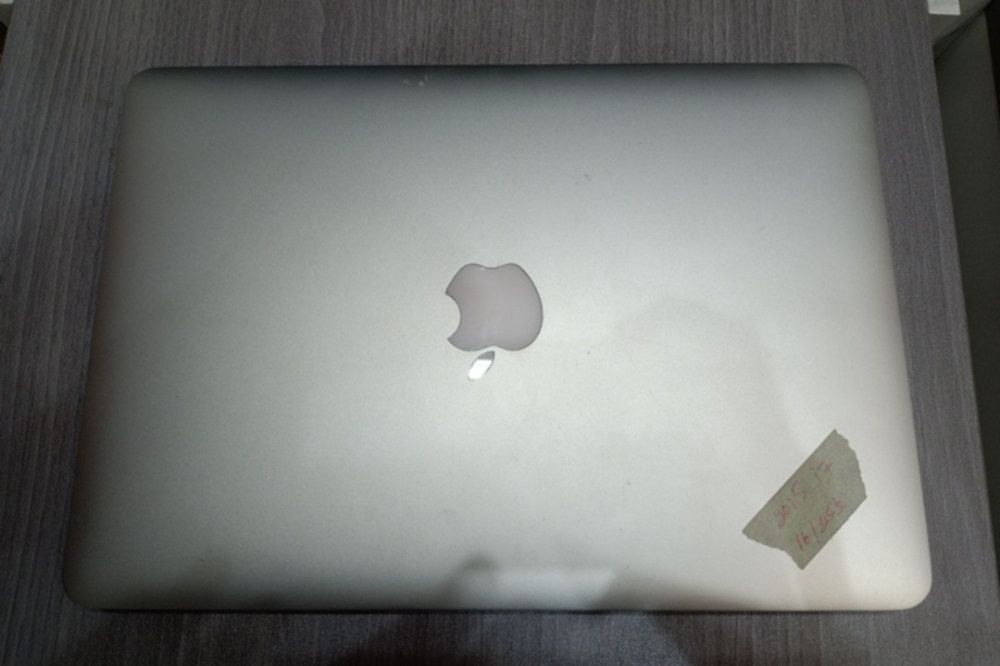 apple laptop - 2