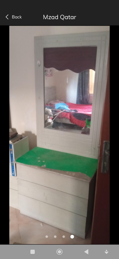 سرير كبير ودولابين وتسريحة ايكيا - 1