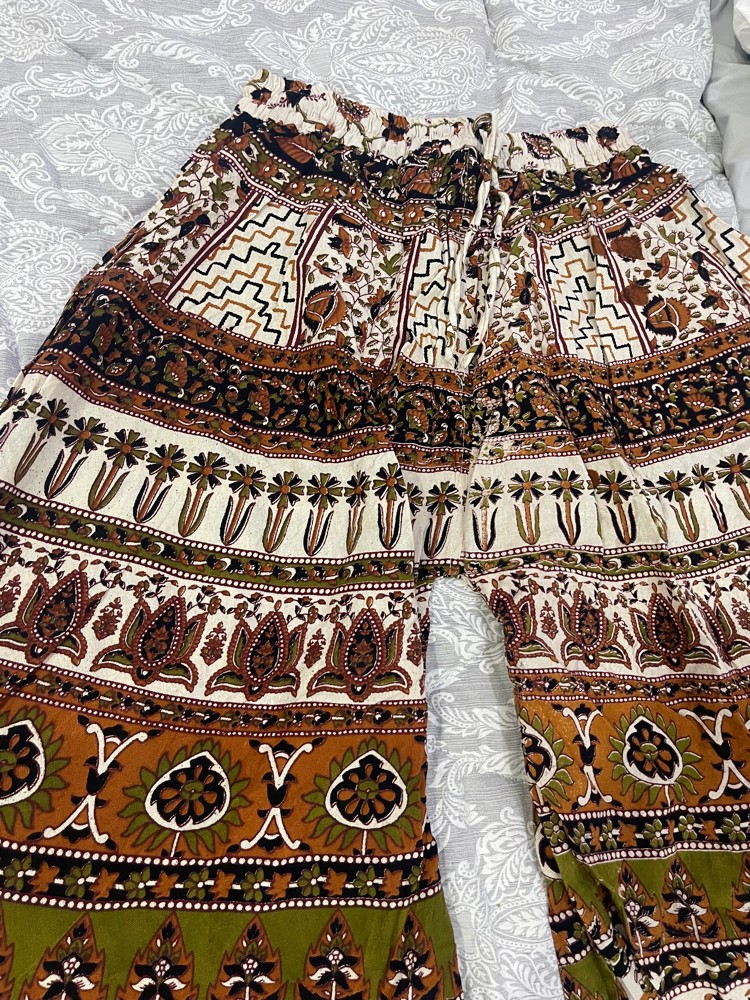 ملابس نسائية وبنت صغيره - 5