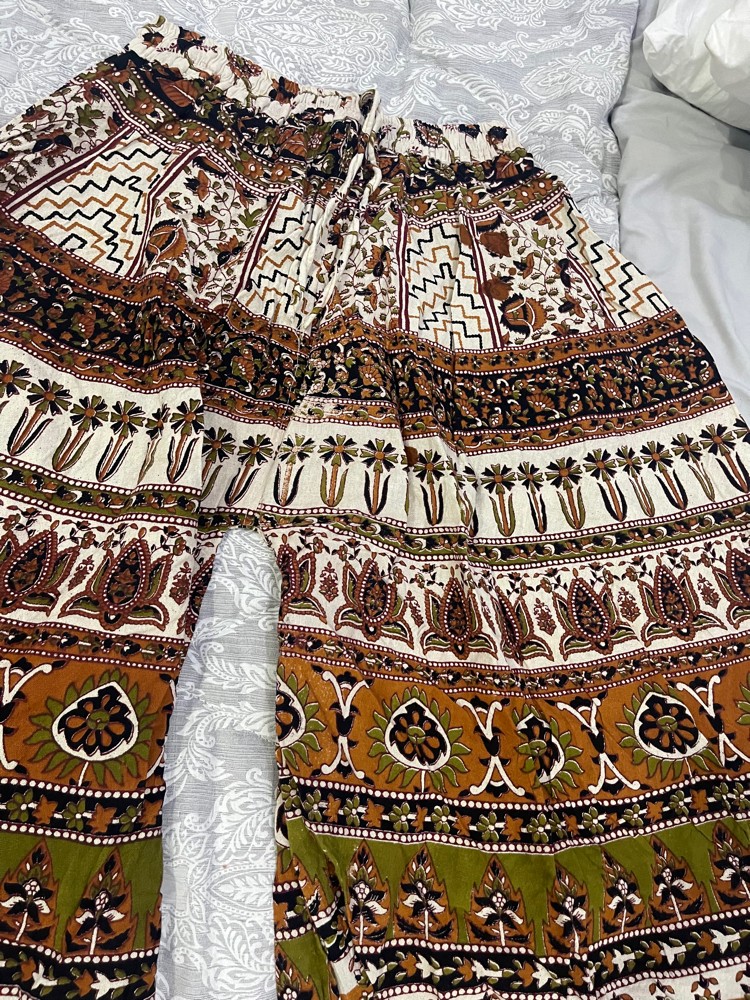 ملابس نسائية وبنت صغيره - 6