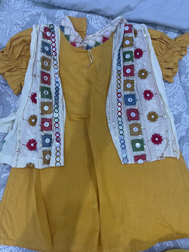 ملابس نسائية وبنت صغيره - 4