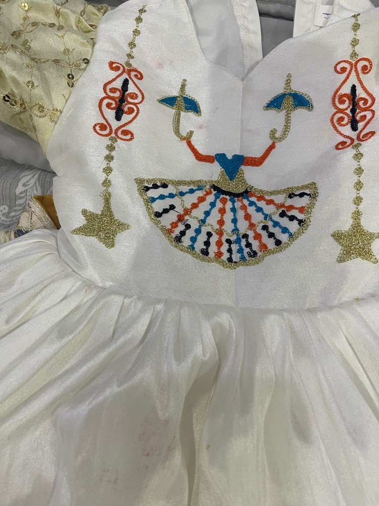 ملابس نسائية وبنت صغيره - 7