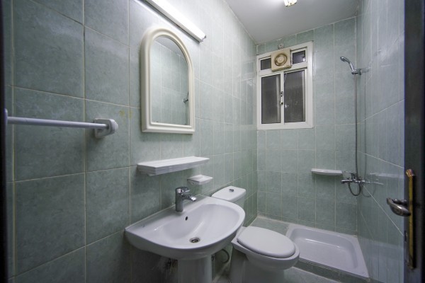 Spacious 2 Bedroom UF Apartment - 2