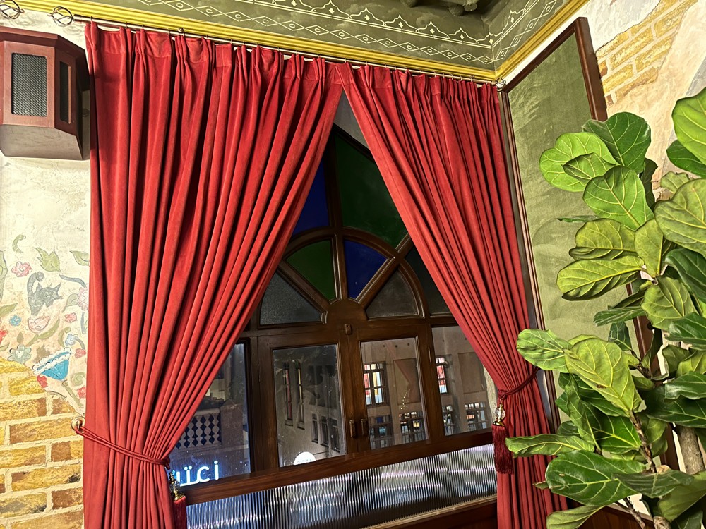 wave Curtain with box - 2