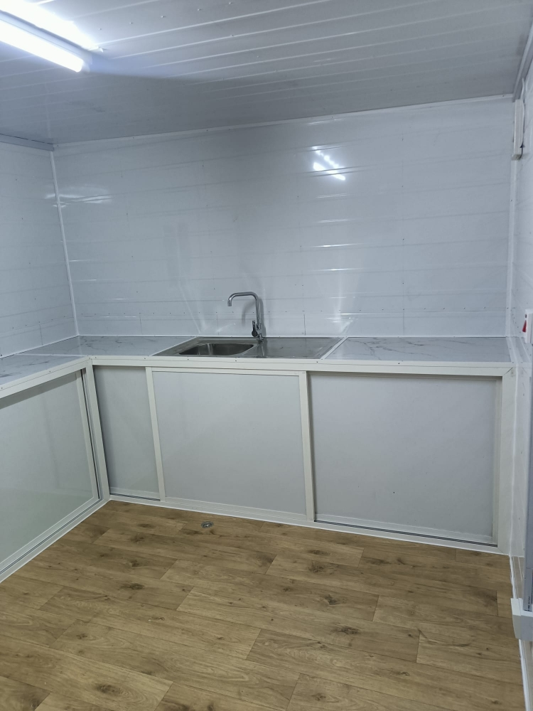 Cabin kitchen 3/4 - 3