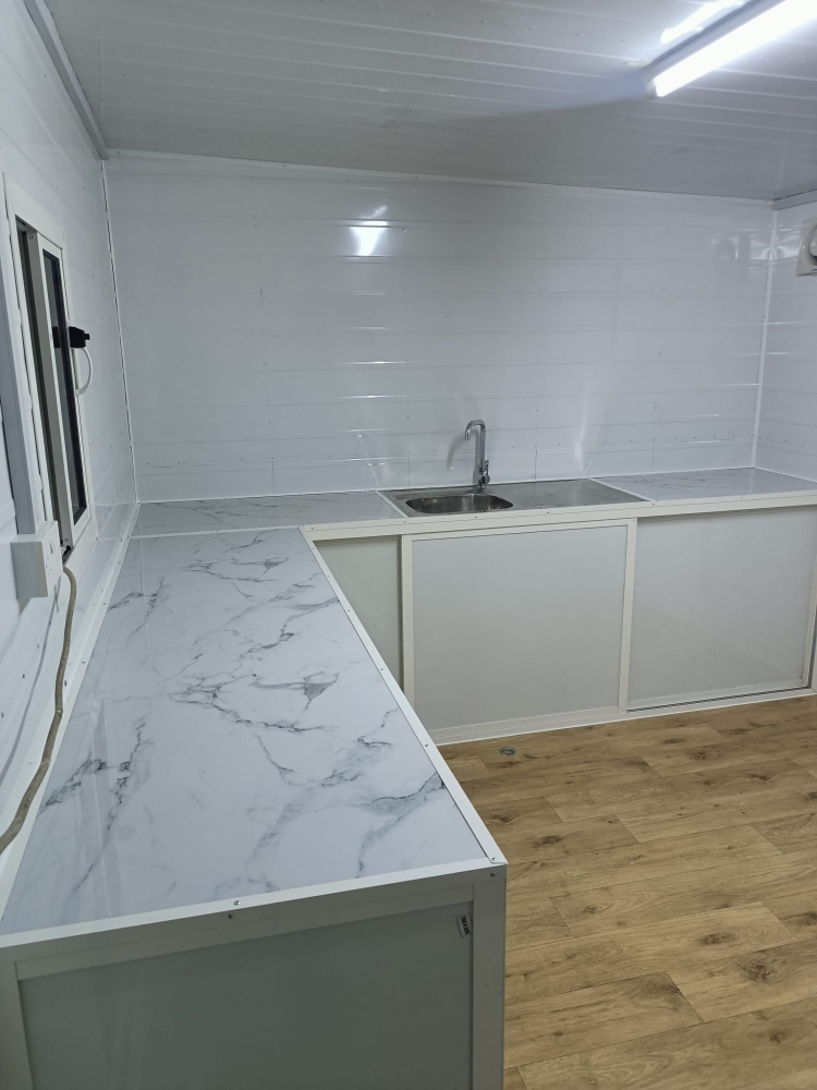 Cabin kitchen 3/4 - 2