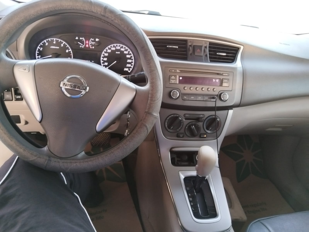 Nissan Sentra - 4